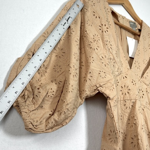 ASOS Eyelet Top NWT Women’s 4 Stone Tan Ruched Puff Sleeve Vneck Back Zipper - Picture 12 of 12